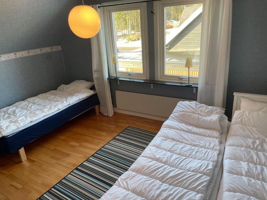 Familjevaenligt Hus Naera Isaberg! Villa Hestra Luaran gambar